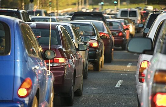 Тюменцам временно разрешили ездить по выделенной для автобусов полосе