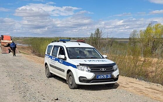 В Тюменской области сотрудники полиции несут службу в зоне подтопления