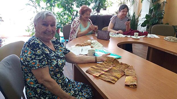 В Отрадном прошел мастер-класс по вязанию для участников проекта «Московское долголетие»
