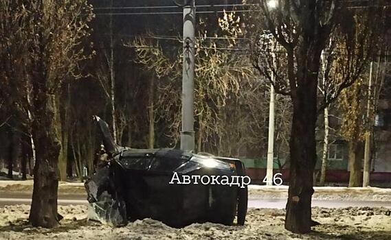 В Курске ночью 29 декабря на пр.Дружбе перевернулся автомобиль