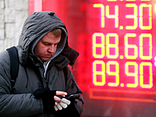 Россиянам посоветовали покупать "ослабевшие" евро и доллары