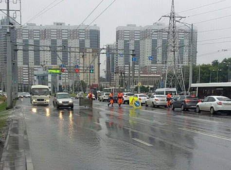 В Самаре перекрыли Московское шоссе из-за протечки