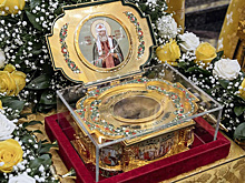 Более 2,5 тысячи югорчан поклонились ковчегу с мощами святителя Тихона в Сургуте