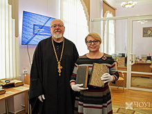 «Царь-освободитель» и «Вестник Европы»: отец Игорь Шестаков подарил Публичке раритетные книги