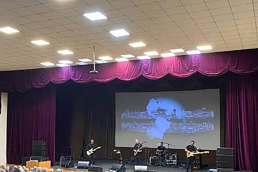 В окружном учебном центре ВВО в Чите с концертом выступили Александр Ф. Скляр и группа «ВА-БАНКЪ»