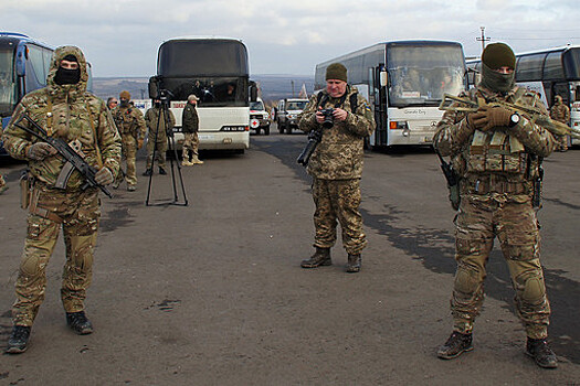 "Известия": самолет с вернувшимися из плена бойцами ВС России приземлился