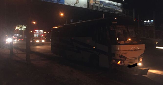 Автобус с отказавшими тормозами стал причиной массового ДТП в Октябрьском районе