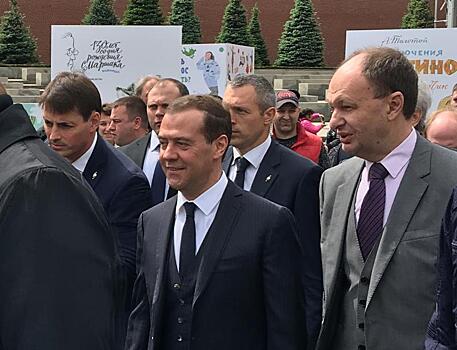 Дмитрий Медведев в День русского языка собрался на книжную ярмарку