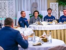 Они играют за югорскую землю. Следж-хоккеисты встретились с губернатором