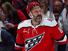 Овечкин получил в подарок футболку с автографом семикратного чемпиона Супербоула Брэди