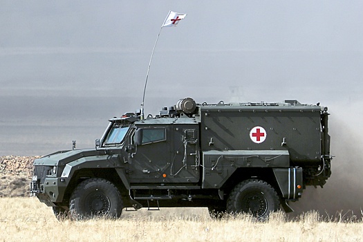 Модернизированные бронемашины "Линза" и "Ахмат" проходят испытания