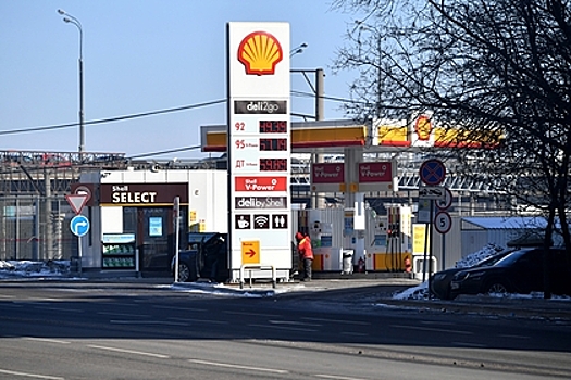 «Лукойлу» разрешили купить заправки Shell