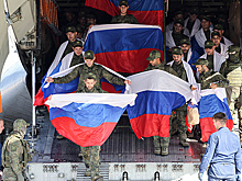 В Подмосковье сел самолет с вернувшимися из плена военными РФ