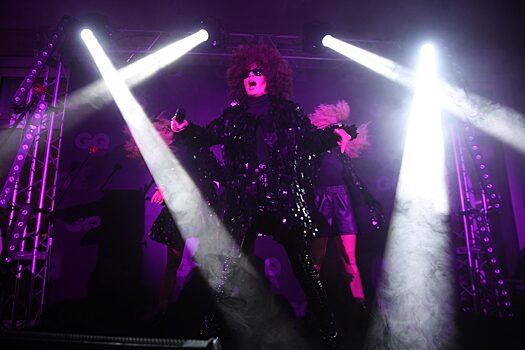 От стюардессы до популярной певицы: история стремительного взлета Zivert