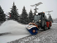 В Самаре коммунальным службам поручили ускорить уборку снега с дорог и крыш
