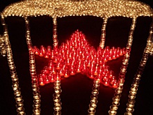 В рязанском Лесопарке выложили символ ВДВ из свечей