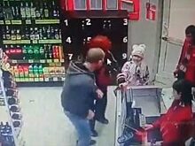 ЧП в Уфе: Покупатель нокаутировал пенсионерку в магазине