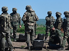 Военным и силовикам повысили оклады