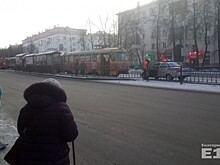 На проспекте Ленина пассажирке трамвая дверью повредило ногу