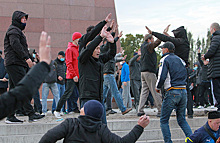 Митингующие в Бишкеке устроили массовую драку