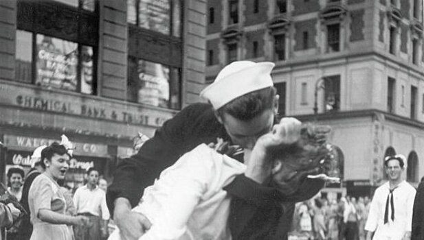 Ушла из жизни медсестра с фотографии “Поцелуй на Таймс-сквер”