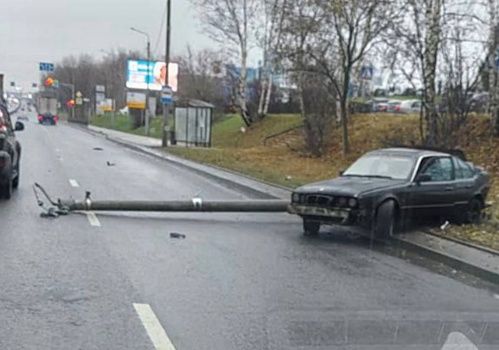 Огромная пробка сковала улицу Ларина в Нижнем Новгороде из-за ДТП