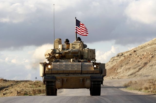 Американские военные вывезли в Ирак 95 цистерн с нефтью из Сирии