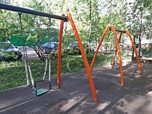 В одном из дворов по Старомарьинскому шоссе починили качели