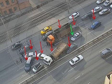 Девять автомобилей столкнулись на Варшавском шоссе