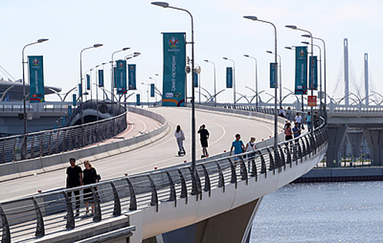 В Петербурге запустили проект "футбольных" мостов к Евро-2020