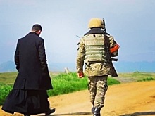 Бакинский суд заочно арестовал экс-министра обороны Армении