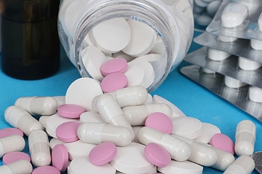 Жителю Красноярска под видом лекарства от рака продали БАДы