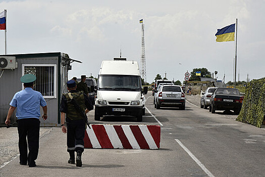 Украинцам урезали до трех число таможенных пропусков для ввоза автомобилей