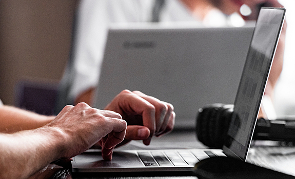 Депутат ГД потребовал лицензировать бизнес-тренеров и коучеров