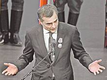 Из-за чего помощник президента Владислав Сурков попросился в отставку?