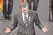 Из-за чего помощник президента Владислав Сурков попросился в отставку?