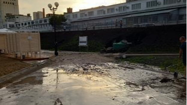 В Саратове дождь смыл новый пляж