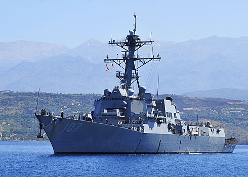Эсминец США отразил ракетную атаку хуситов на контейнеровоз