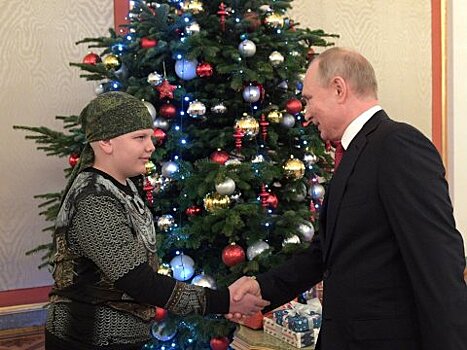 Пожавший руку президенту РФ мальчик умер от лейкоза