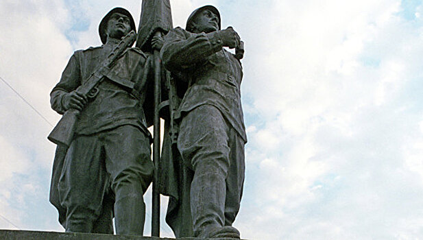 В Литве требуют снести памятники воинам царской и Красной армий в Вильнюсе