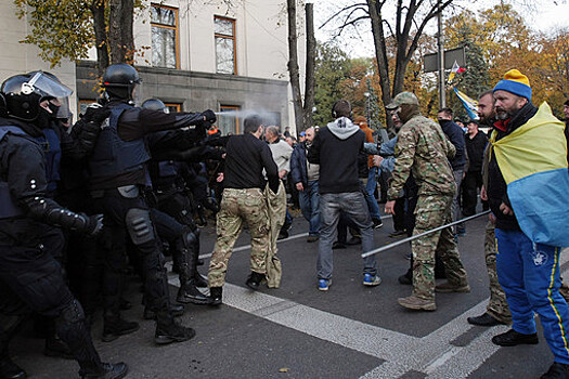 В Киеве активисты устроили погром в зале суда