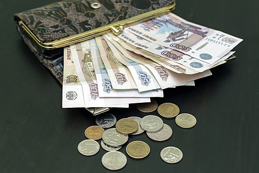 Задолженность по зарплате в России в июне снизилась на 12,8%