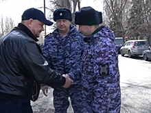Саратовские росгвардейцы помогли водителю с сахарным диабетом дождаться скорой помощи