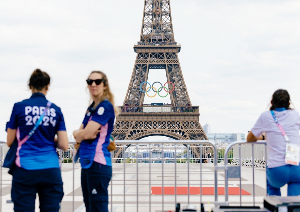Спортсменов грабят, бомжи бастуют: как Париж опозорился с Олимпиадой