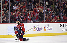 Голы Орлова и Кузнецова помогли "Вашингтону" победить "Каролину" в НХЛ
