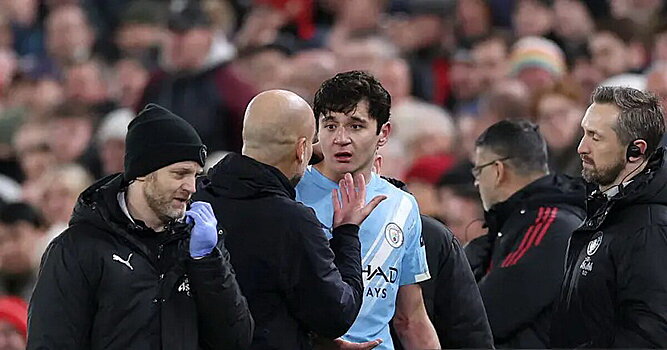 Хусанов получил удар коленом в голову от Доннаруммы и был заменен