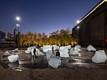 Датский художник установил тридцать кусков льда из Гренландии в общественных пространствах Лондона