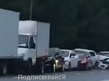 Массовая авария на Адоратского в Казани: одна легковушка собрала "паровозик"