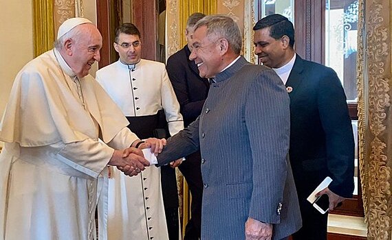 Рустам Минниханов встретился с папой римским