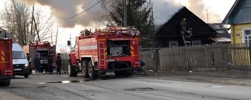 В Петрозаводске при пожаре в деревянном доме погиб человек